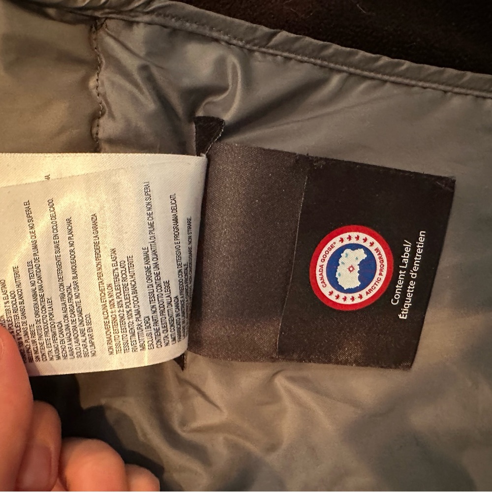 Canada Goose Men's Shiny Black Puffer Jacket - Picture 13 of 13